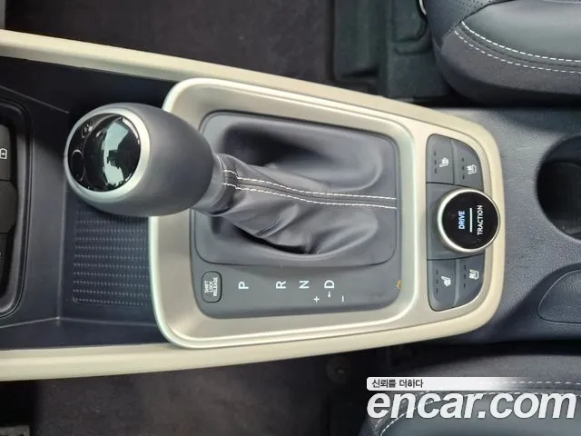 Hyundai Venue — Фото автомобиля 13