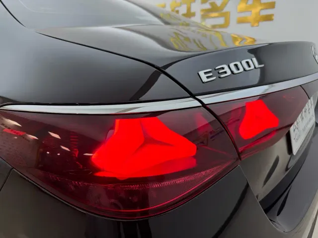 Mercedes-Benz E-Class — Фото автомобиля 23