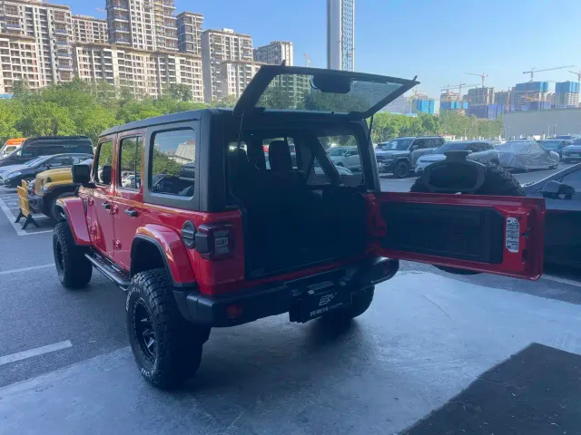 Jeep Wrangler — Фото автомобиля 18