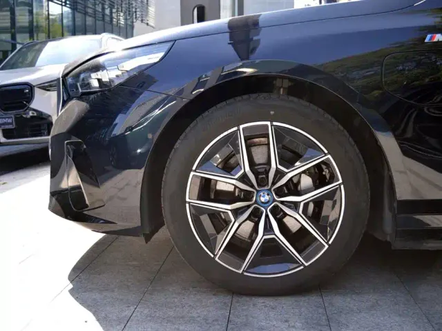 BMW i5 — Фото автомобиля 12