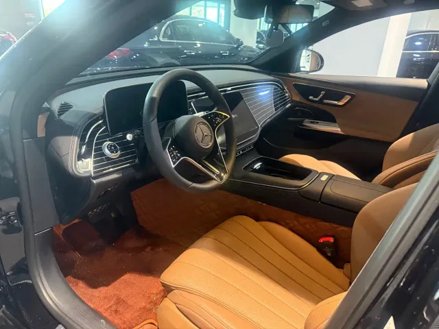 Mercedes-Benz E-Class — Фото автомобиля 3
