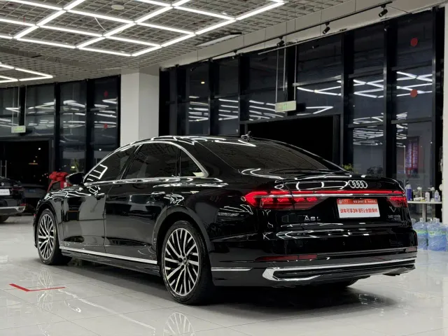 Audi A8 — Фото автомобиля 6