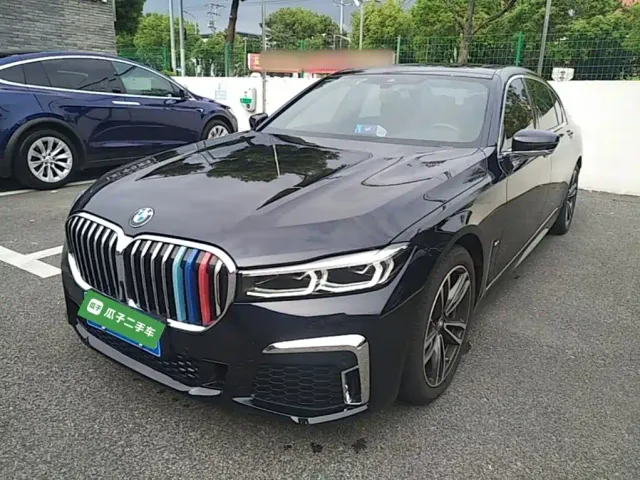 Фотография автомобиля — BMW 7 Series