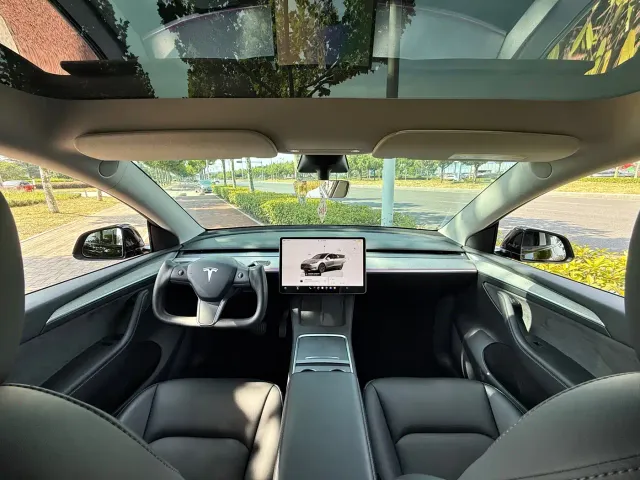 Tesla Model Y — Фото автомобиля 7