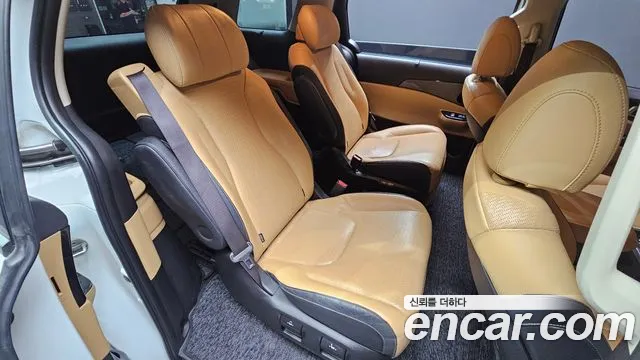 Kia Carnival Generation 4 — Фото автомобиля 11