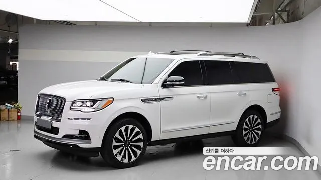 Lincoln Navigator 4th Gen — Фото автомобиля 2