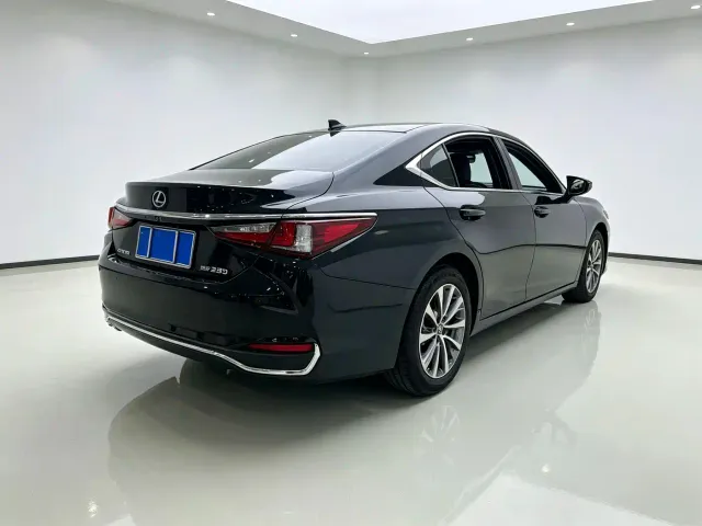 Lexus ES — Фото автомобиля 4