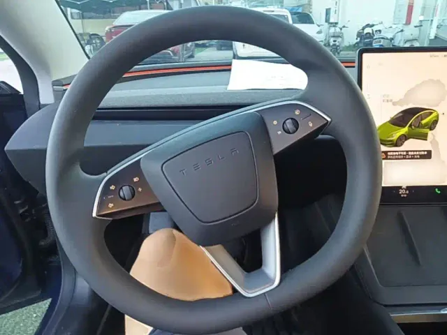 Tesla Model 3 — Фото автомобиля 10