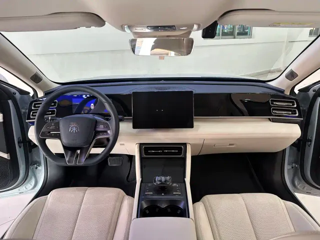 BYD Qin L — Фото автомобиля 9