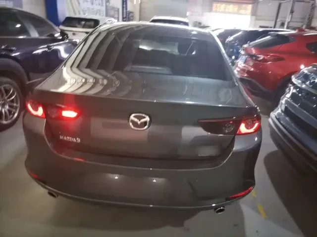 Mazda Axela — Фото автомобиля 5
