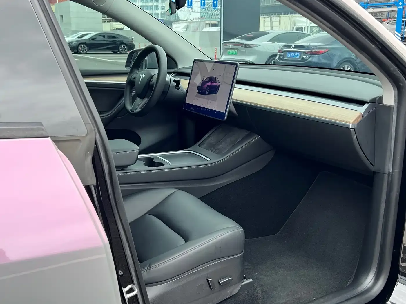 Tesla Model Y 2022 Rear-Wheel Drive Version — Фото автомобиля 11