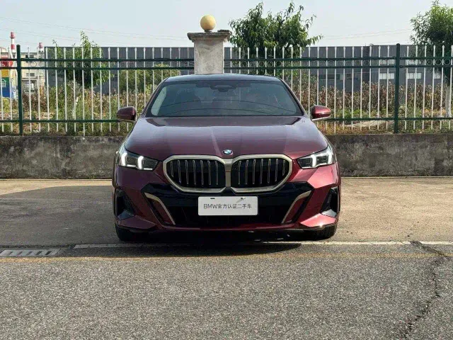 BMW 5 Series — Фото автомобиля 2