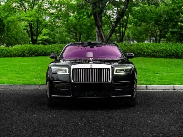Rolls-Royce Ghost — Фото автомобиля 2