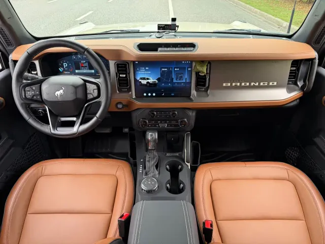 Ford Bronco — Фото автомобиля 12