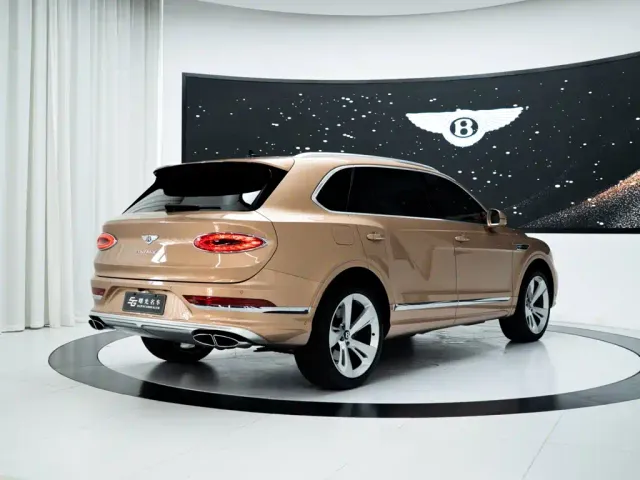 Bentley Bentayga — Фото автомобиля 4