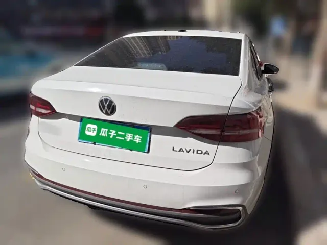 Volkswagen Lavida — Фото автомобиля 3