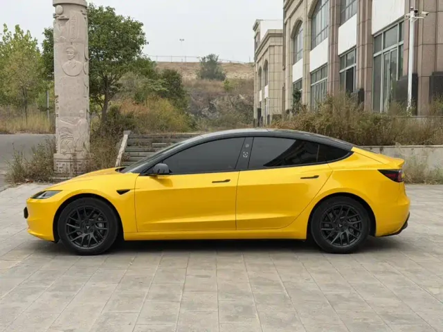 Tesla Model 3 — Фото автомобиля 6