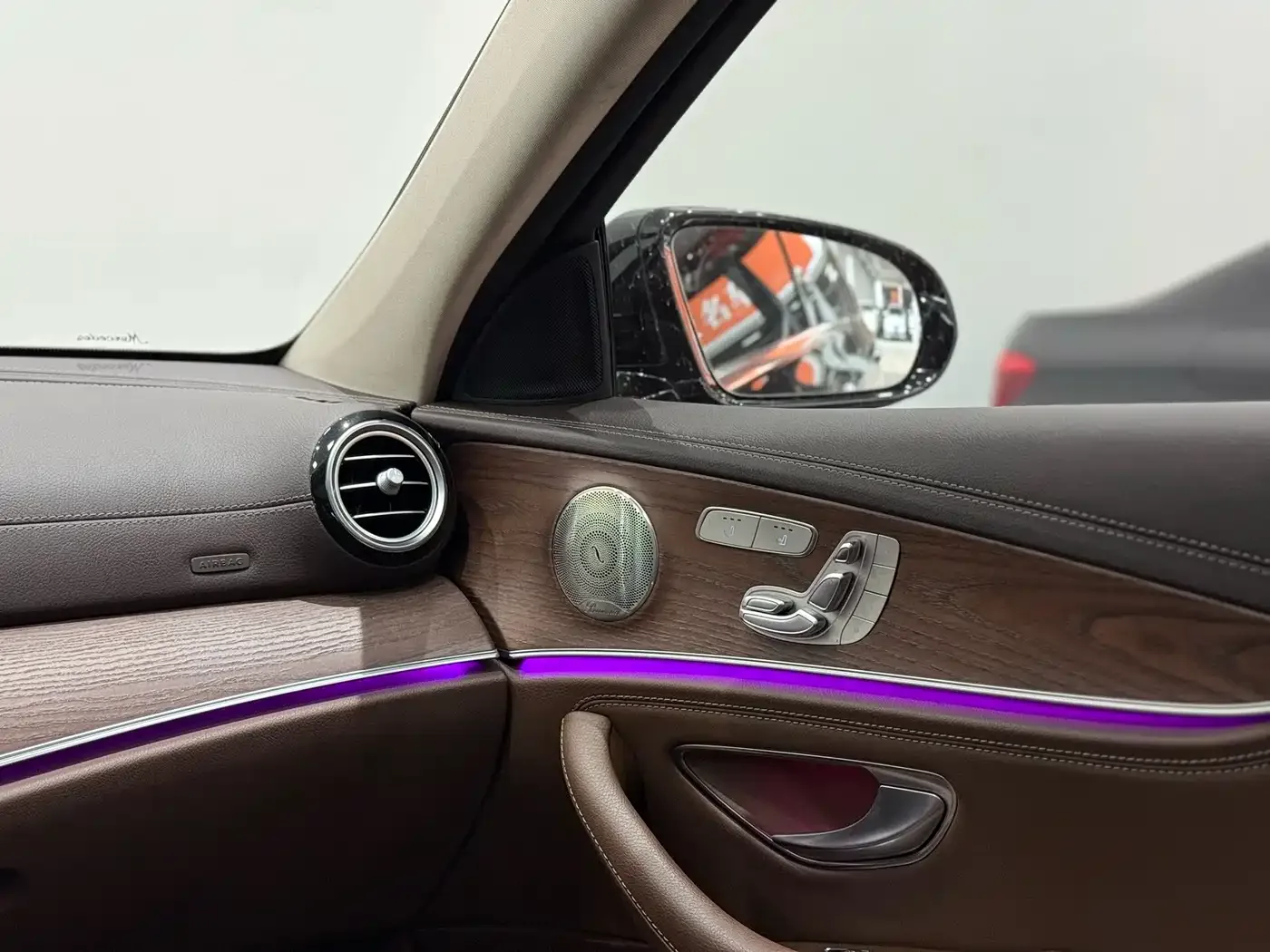 Mercedes-Benz Mercedes-Benz E-Class 2022 E 300 L Luxury — Фото автомобиля 11