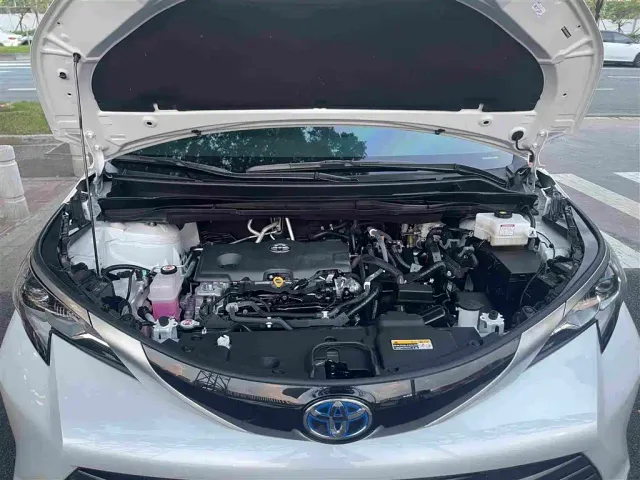 Toyota Sienna — Фото автомобиля 29