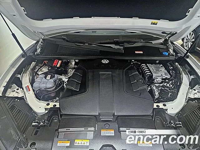 Volkswagen Touareg 3rd Gen — Фото автомобиля 6