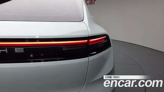 Porsche Macan Electric — Фото автомобиля 8