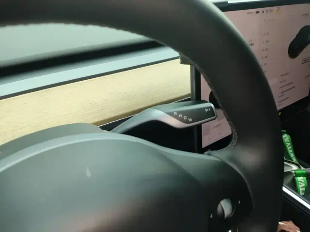 Tesla Model Y — Фото автомобиля 13