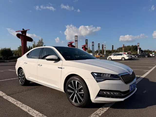 Skoda Superb — Фото автомобиля 3