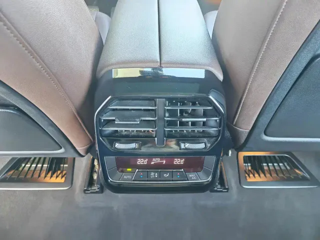 BMW iX — Фото автомобиля 17