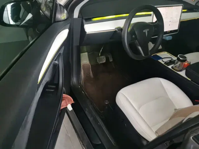 Tesla Model Y — Фото автомобиля 11