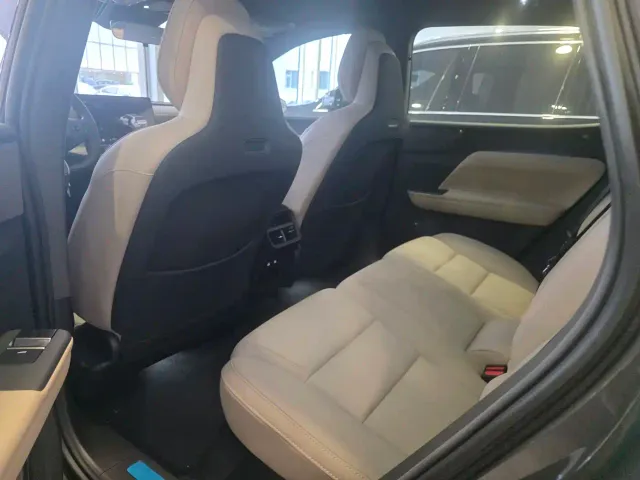 Volvo XC70 Plug-in Hybrid — Фото автомобиля 8