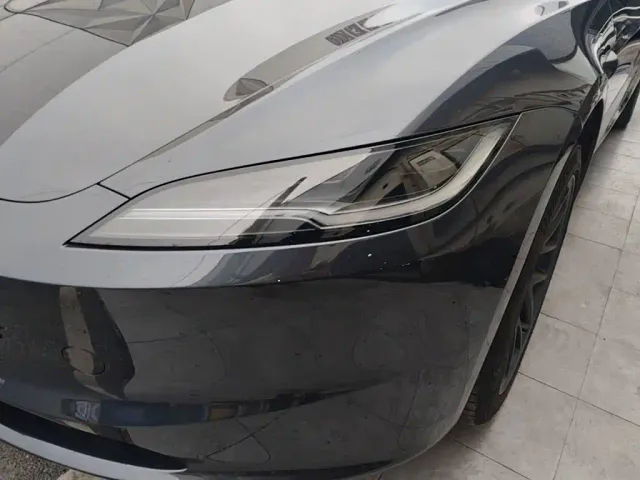 Tesla Model 3 — Фото автомобиля 23