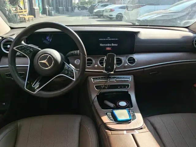 Mercedes-Benz E-Class — Фото автомобиля 12