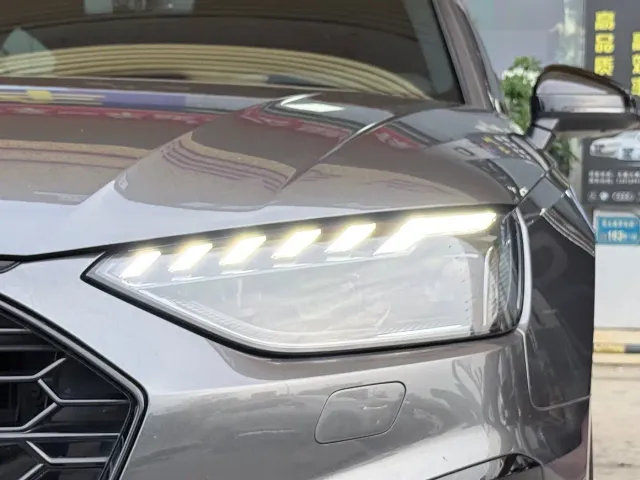 Audi A4L — Фото автомобиля 13