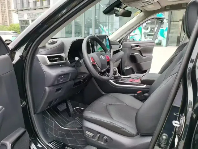 Toyota Highlander — Фото автомобиля 7
