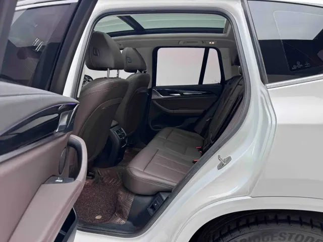 BMW iX3 — Фото автомобиля 9