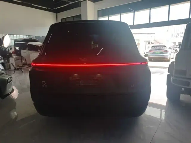 Li Auto L9 — Фото автомобиля 5