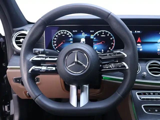 Mercedes-Benz E-Class — Фото автомобиля 16