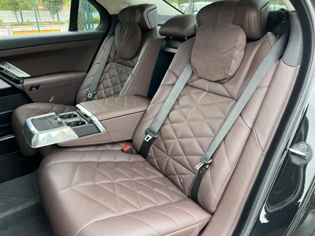 BMW 7 Series — Фото автомобиля 15
