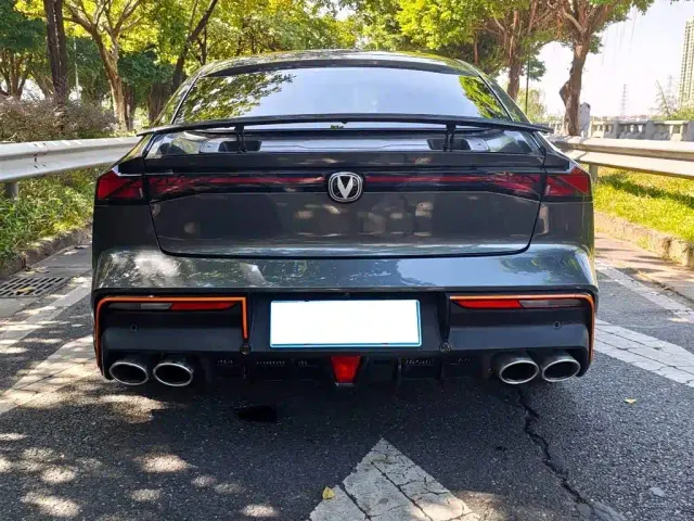 Changan Changan UNI-V 2022 1.5T Sport Edition — Фото автомобиля 10