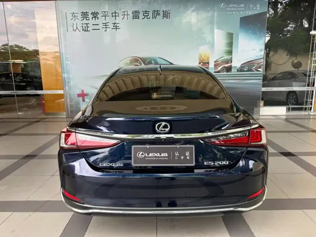 Lexus ES — Фото автомобиля 7