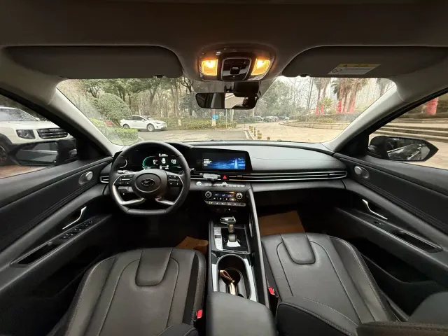 Hyundai Elantra — Фото автомобиля 9