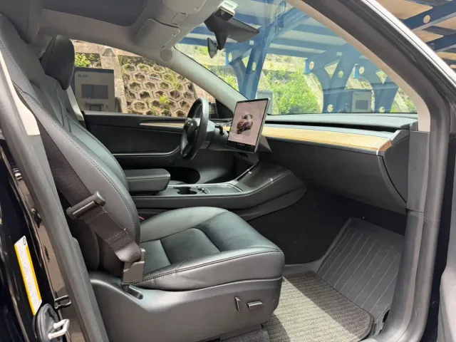 Tesla Model Y — Фото автомобиля 8