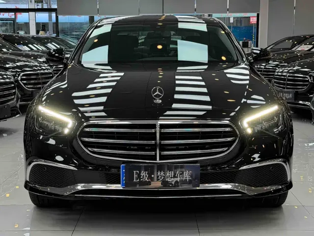 Фотография автомобиля — Mercedes-Benz E-Class