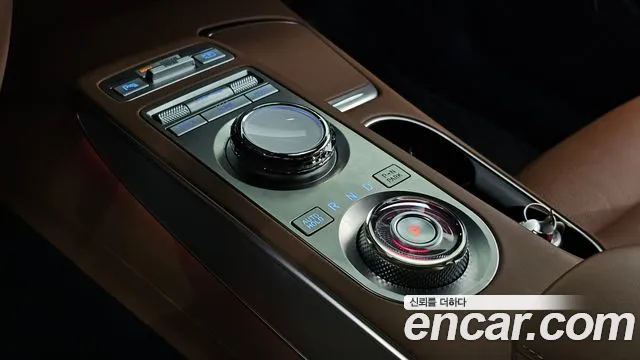 Genesis GV70 — Фото автомобиля 9