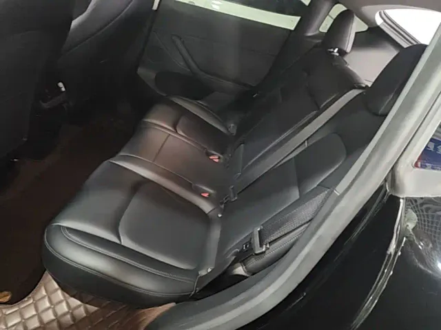 Tesla Model Y — Фото автомобиля 16