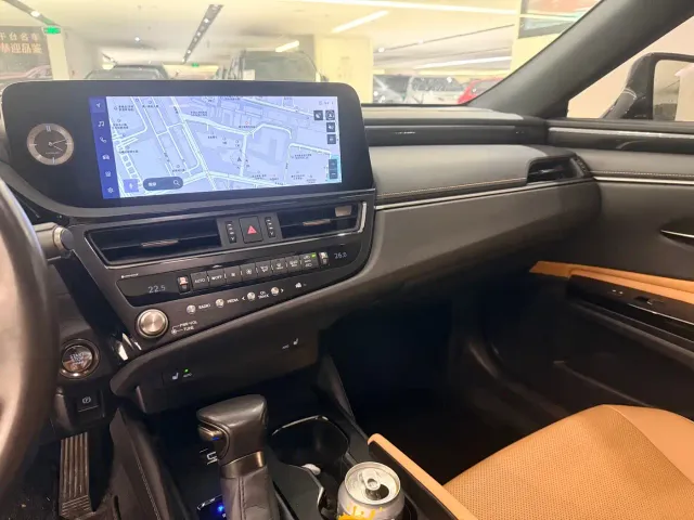 Lexus ES — Фото автомобиля 7