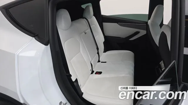 Tesla Model Y — Фото автомобиля 11