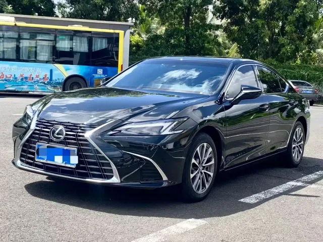 Фотография автомобиля — Lexus ES