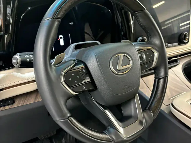 Lexus LM — Фото автомобиля 9