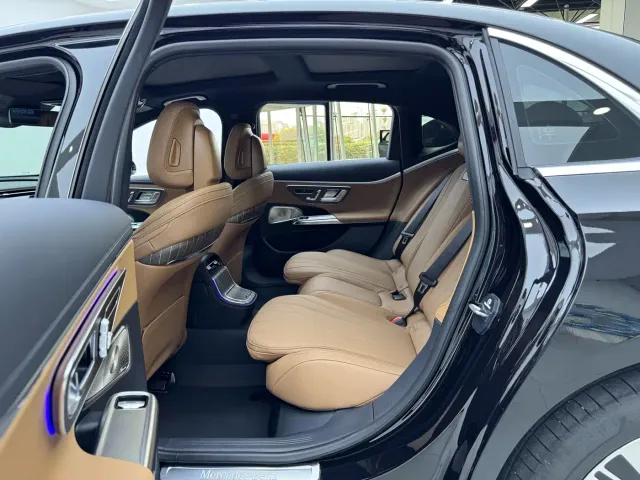 Mercedes-Benz E-Class — Фото автомобиля 8